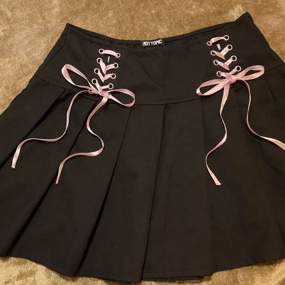 Pleated Zip-Up Skirt - Picture 4 of 9